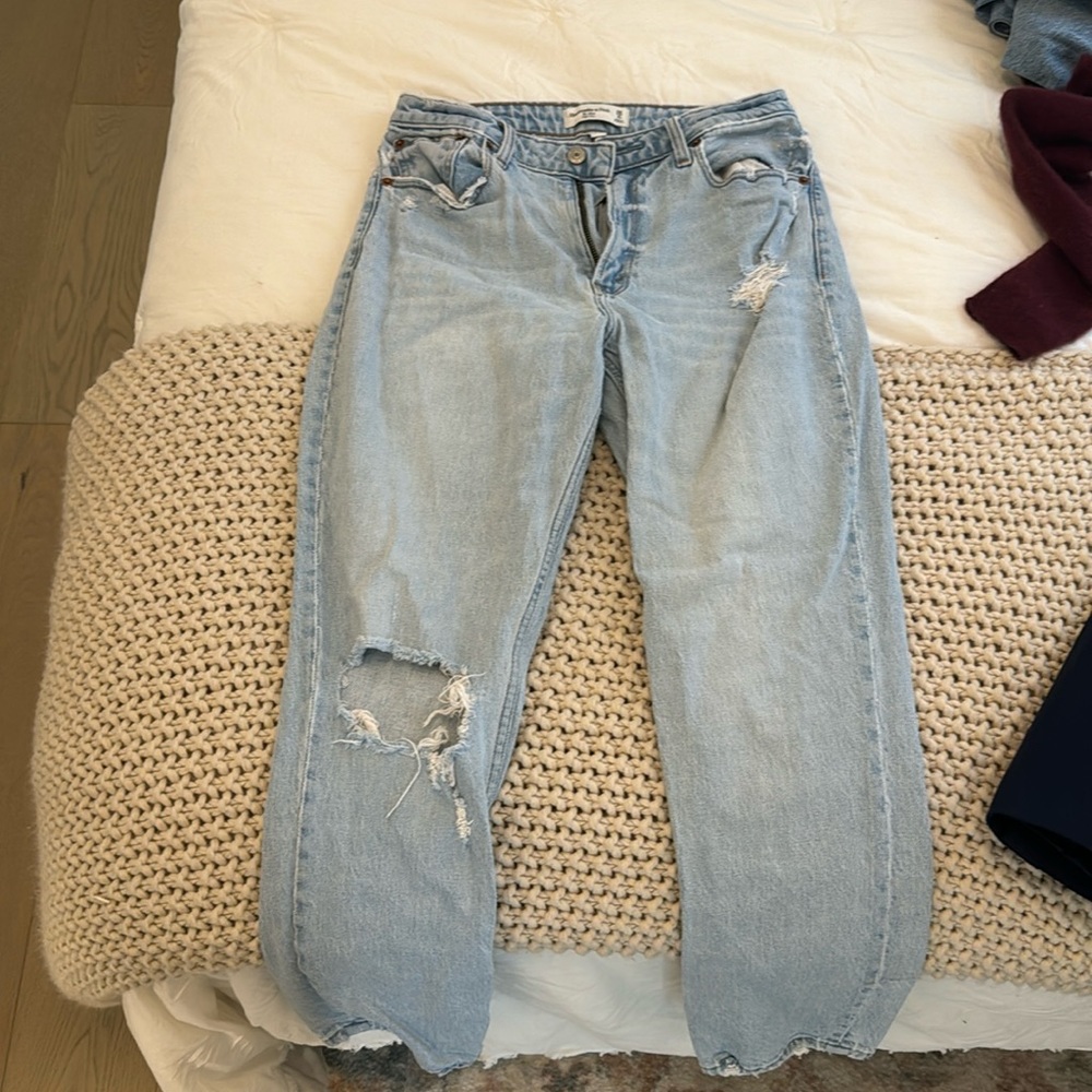 Abercrombie The Mom High Rise size 28